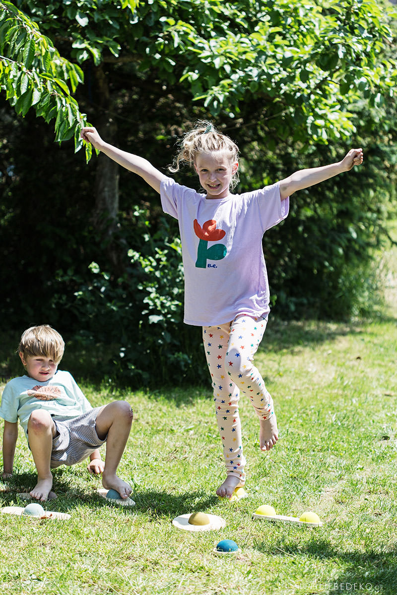 bewegungsspiele-im-garten-für-kinder