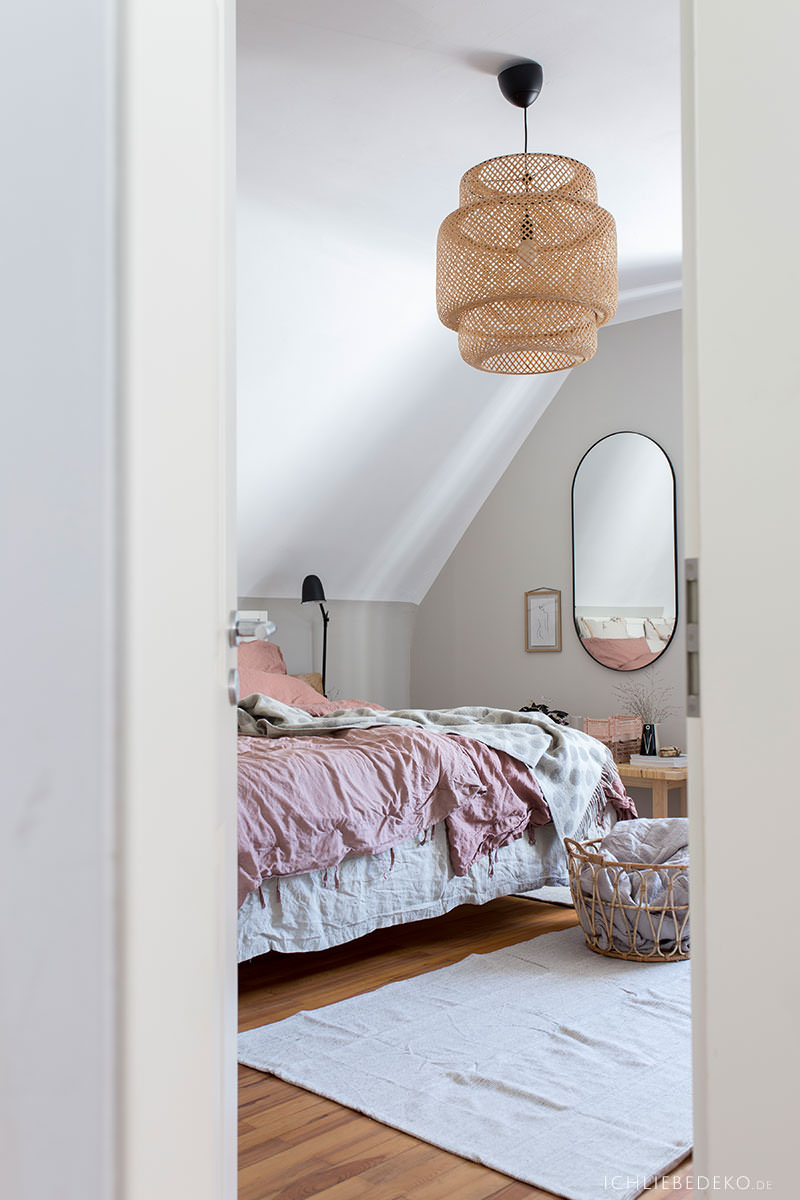 blick-ins-gemuetliche-schlafzimmer