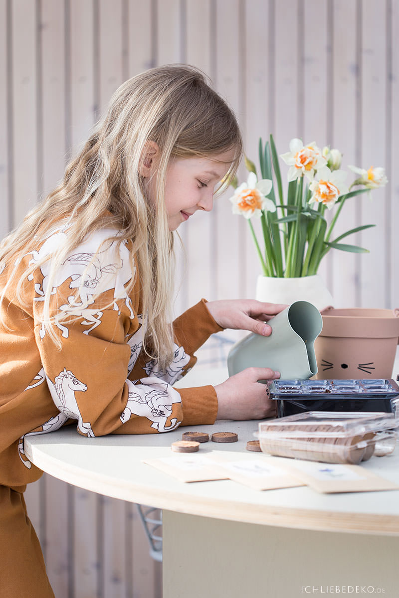 blumen-pflanzen-mit-kindern