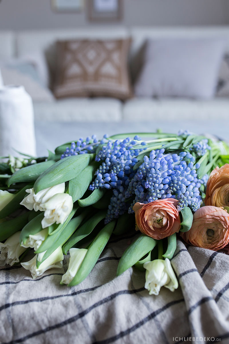 bunte-fruehblueher-als-fruehlingsdeko