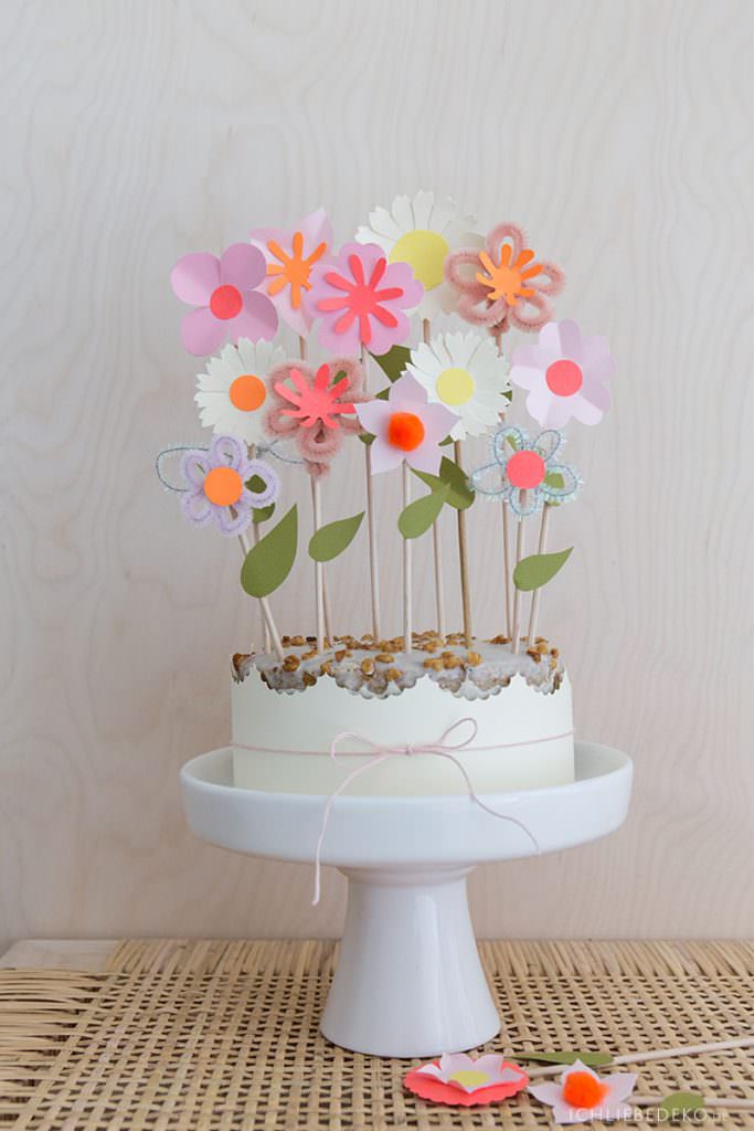 diy-papierblumen-caketopper