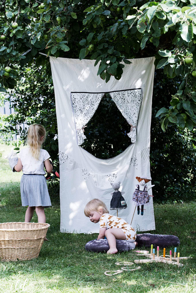 diy-puppentheater-fuer-den-garten