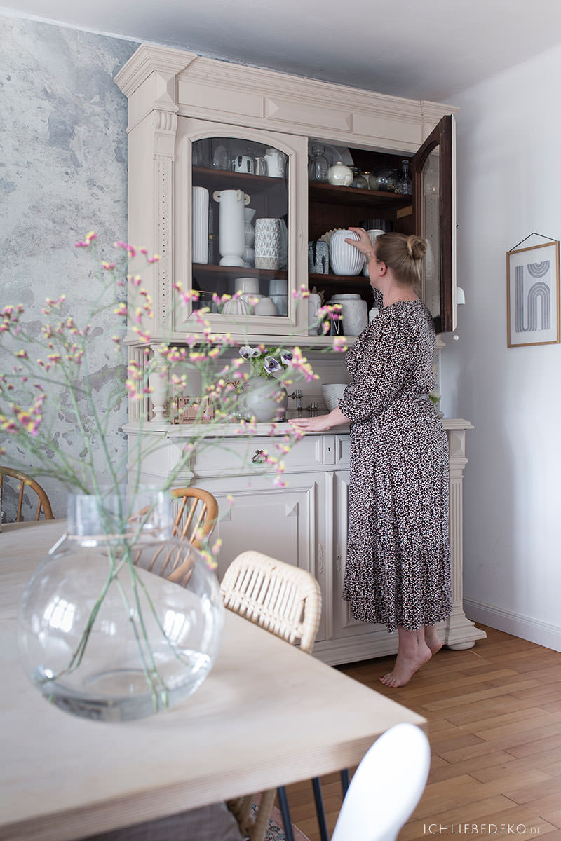 esszimmerschrank-in-neuer-farbe-nach-makeover