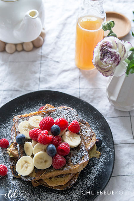 frenchtoast-mit-beeren-zum-brunch