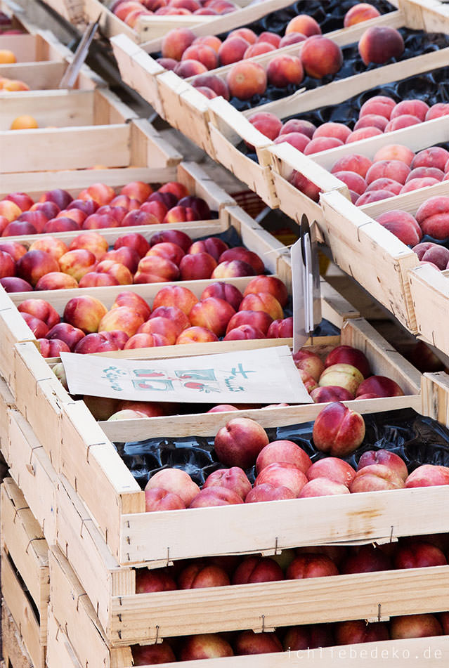 frische-sommerpfirsiche-vom-wochenmarkt