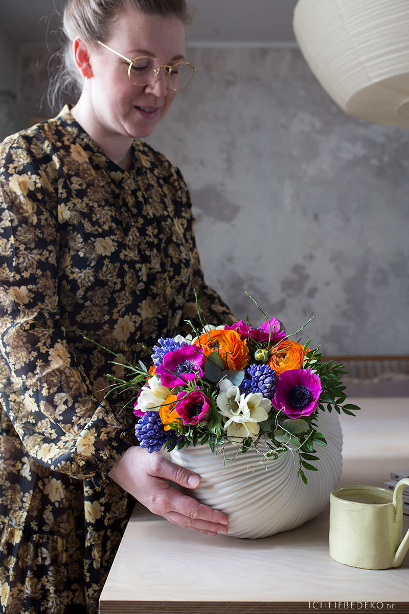 fruehling-im-haus-mit-blumen