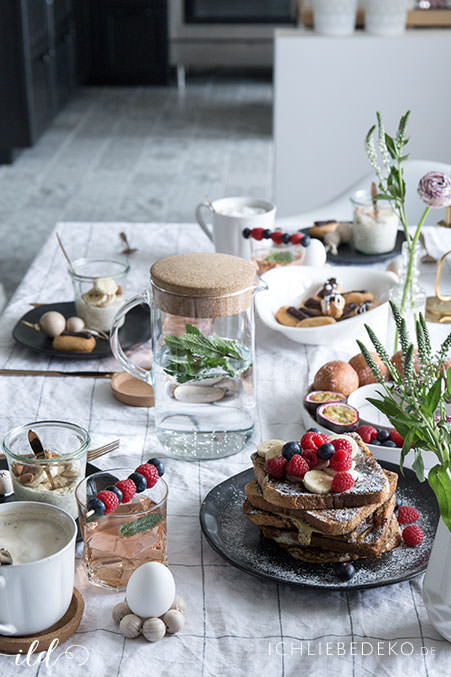 fruehstuekstisch-zum-osterbrunch