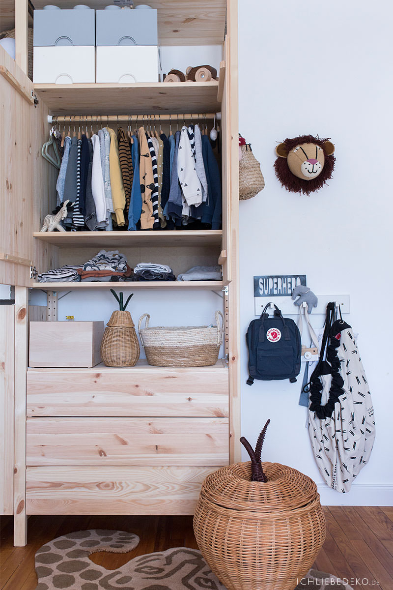 Kleiderschrank im Jungszimmer mit IVAR