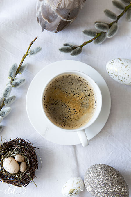 kaffeetafel-fuer-ostern-im-natural-look