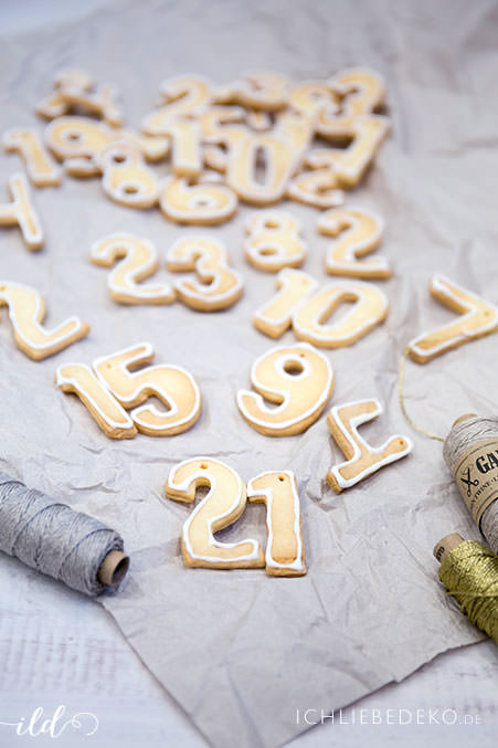 selbtgemachte Kekse als Adventskalender Nummern