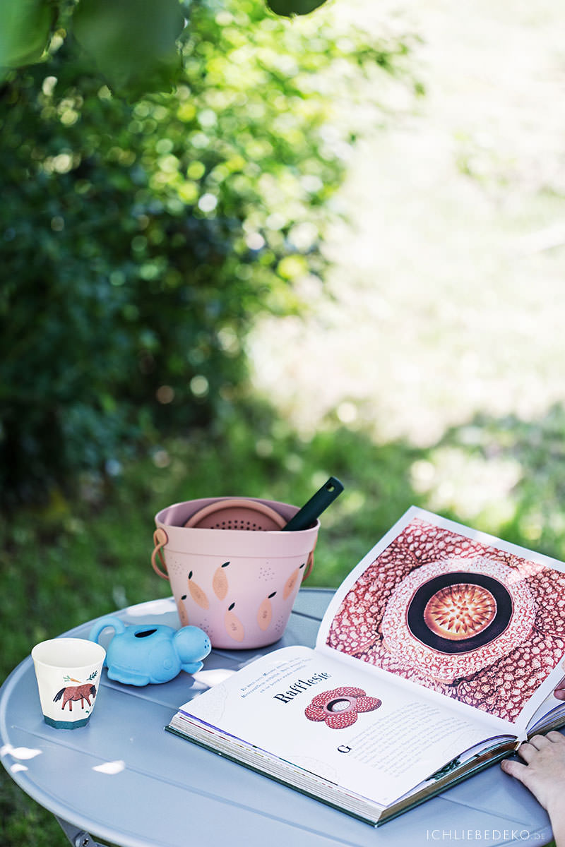 kinder-im-garten-beschaeftigen