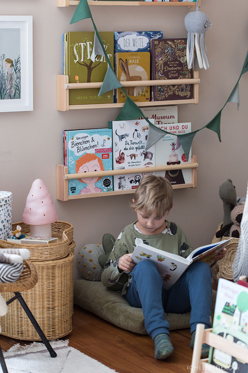 kinderbuecher-lesen-bei-regenwetter