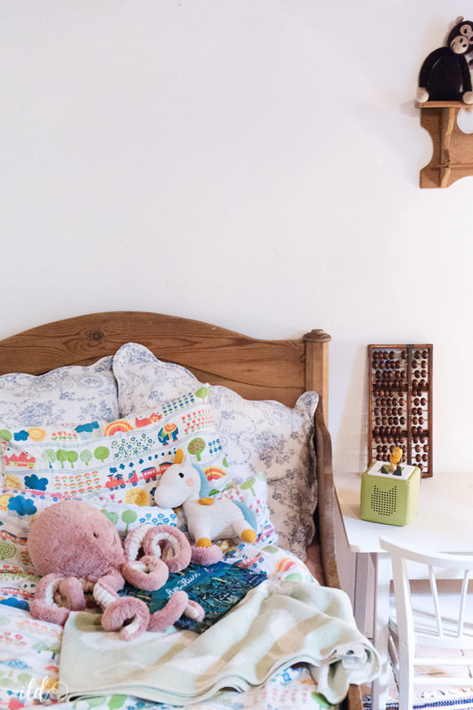 kinderzimmer-im-nostalgie-look-mit-graziela-bettwaesche