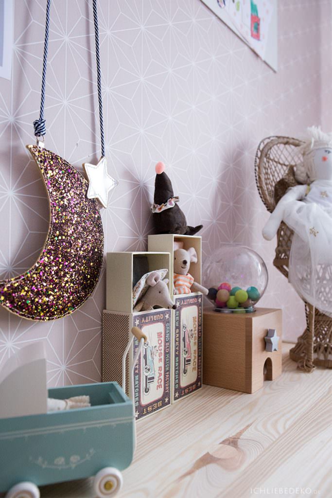 kinderzimmerstyling-im-maedchenzimmer