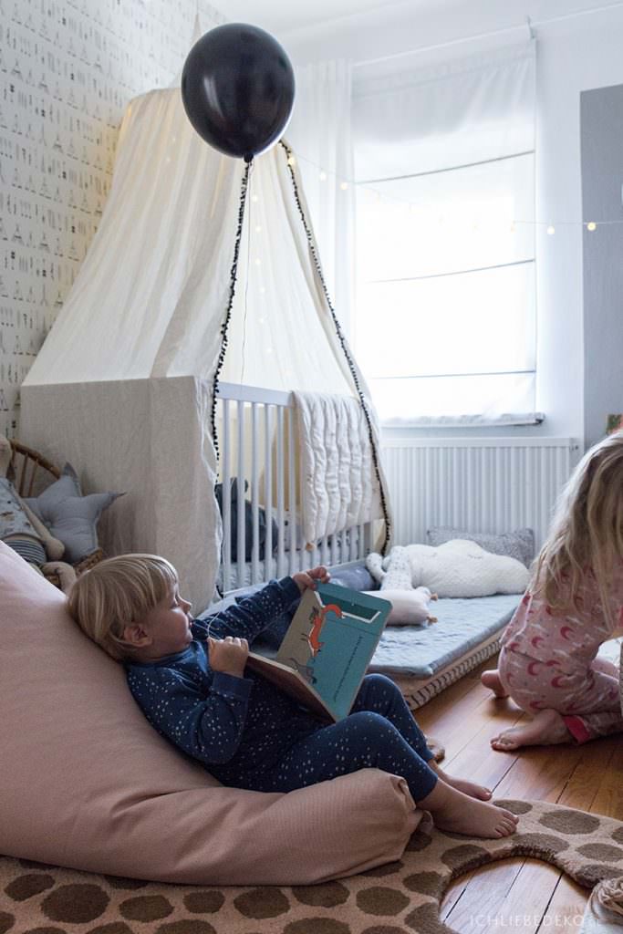 Lesestunde am Abend für Kinder