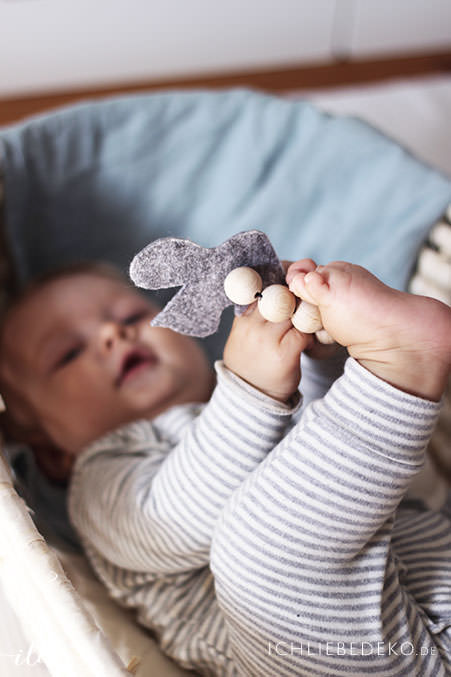 natuerliches-spielzeug-fuer-babys