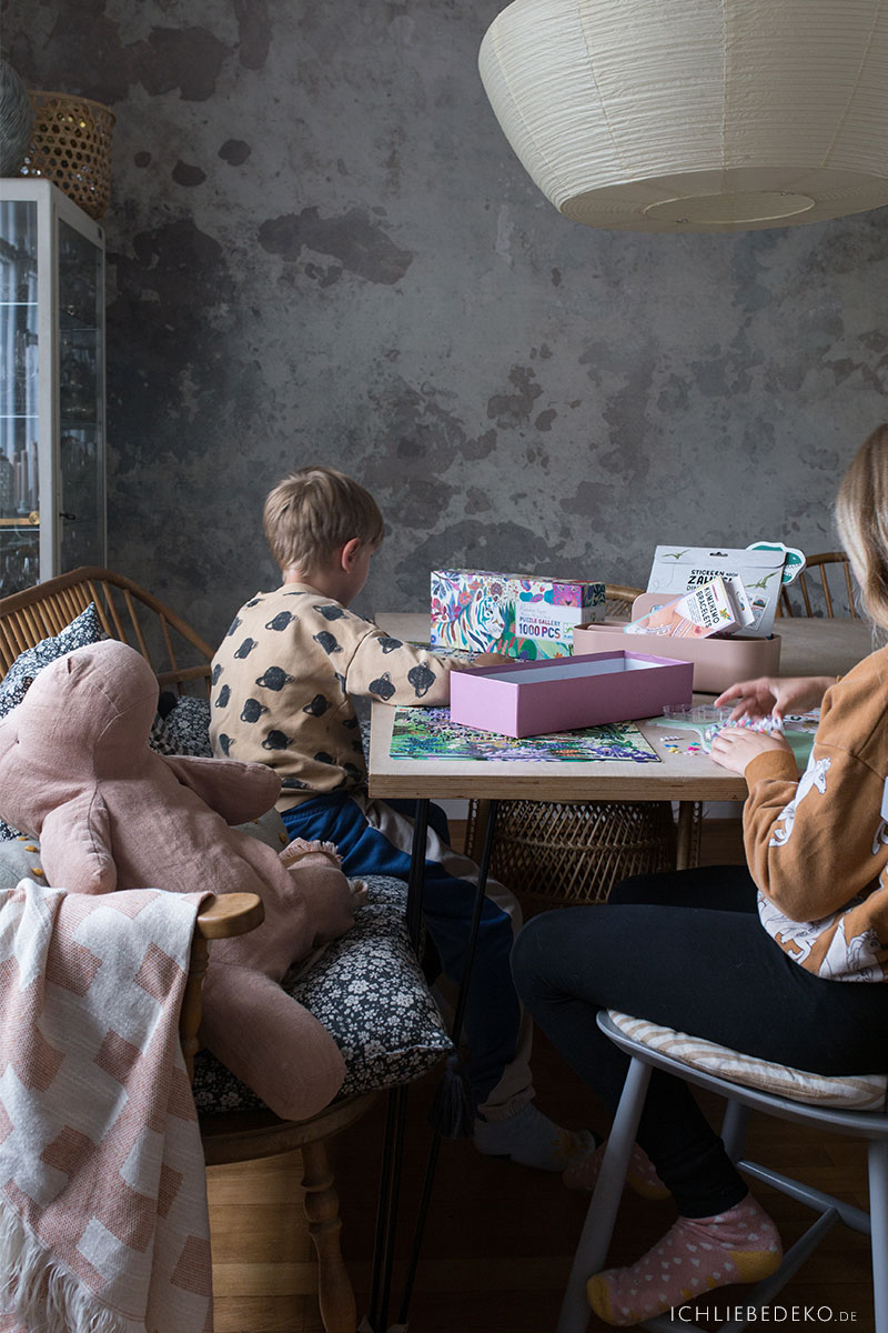 puzzle-als-beschaeftigung-fuer-kinder-bei-regenwetter