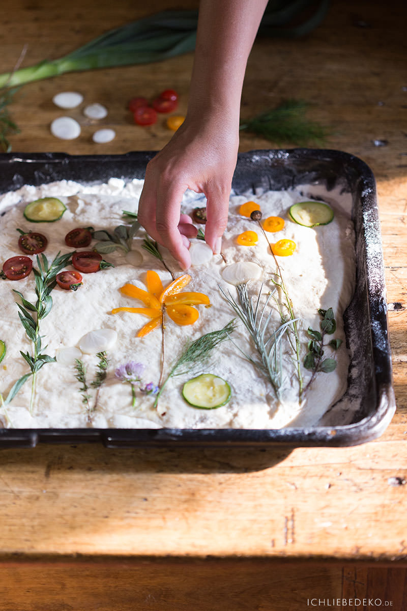 selbst-gemachtes-blumen-focaccia