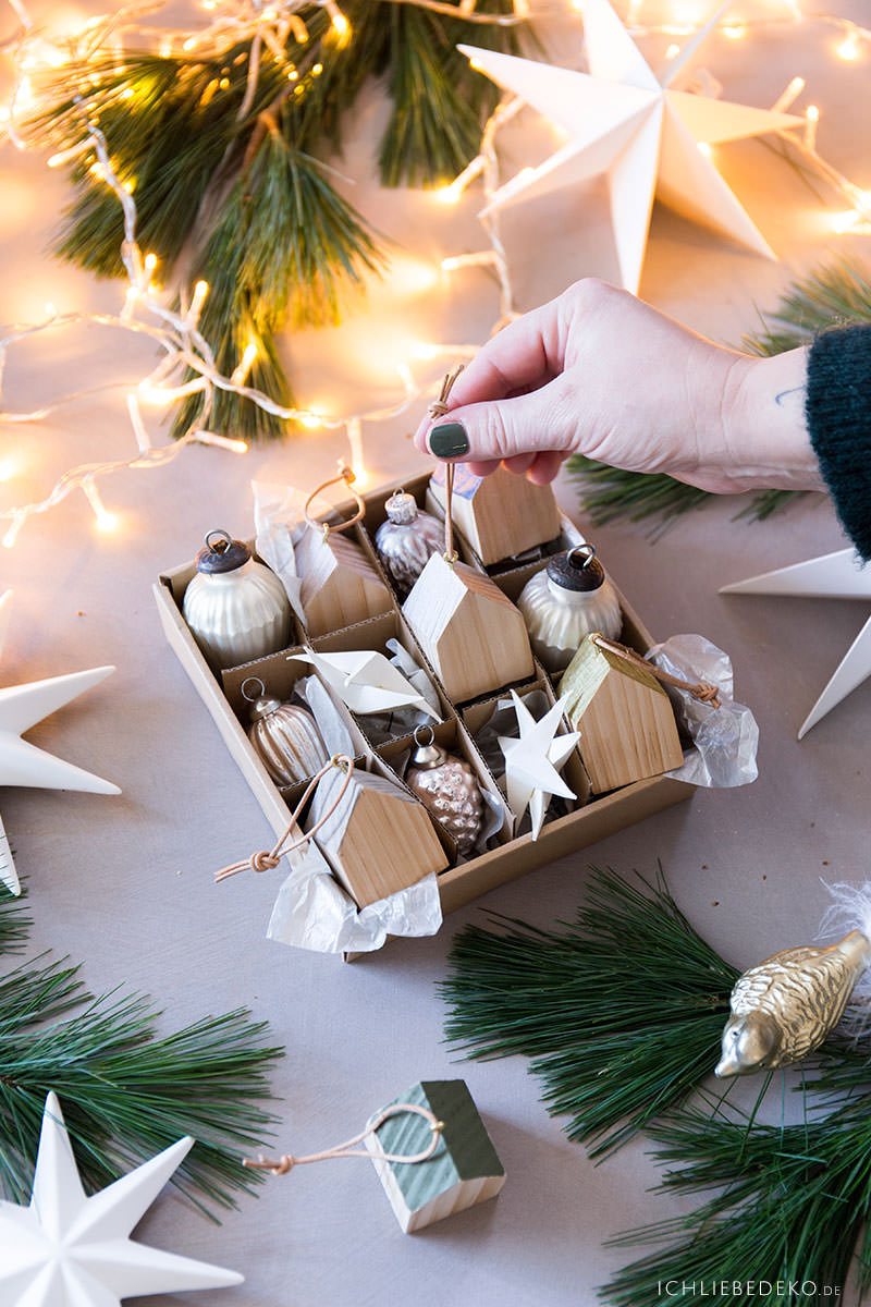 selbstgemachte-haeuschen-anhaenger-fuer-den-weihnachtsbaum