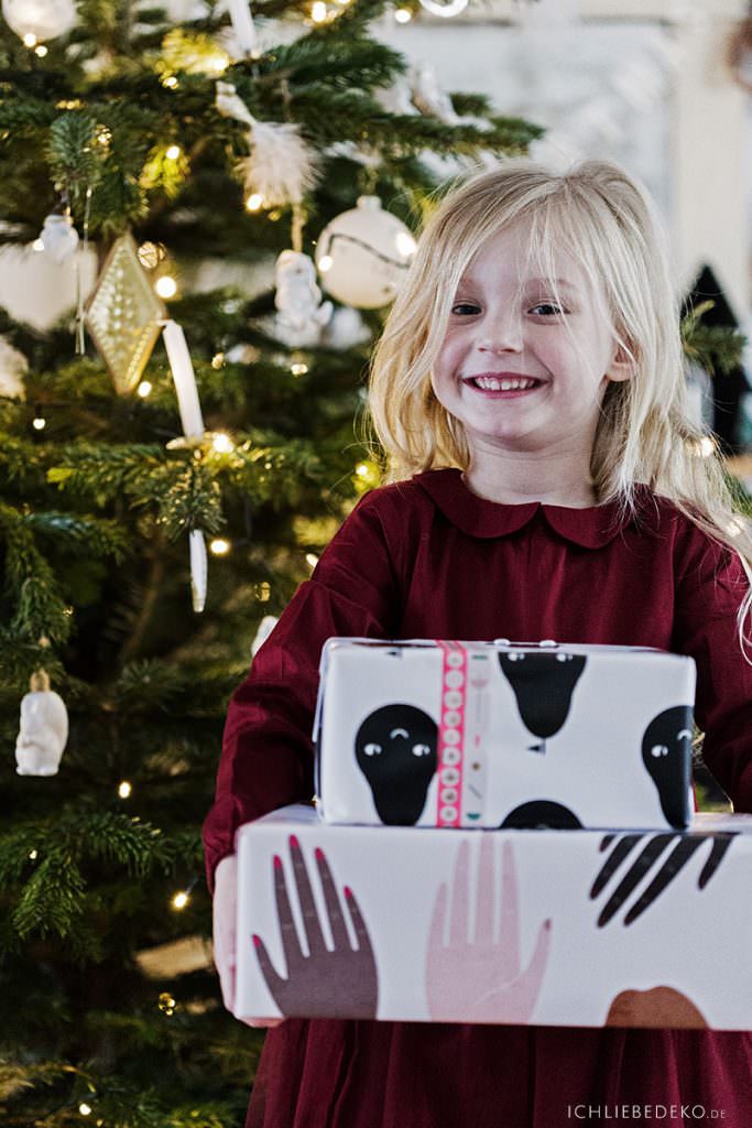 strahlende Kinderaugen an Weihnachten