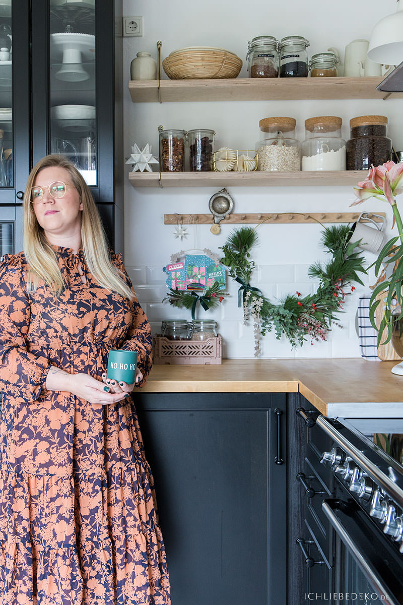 tea-in-my-black-kitchen