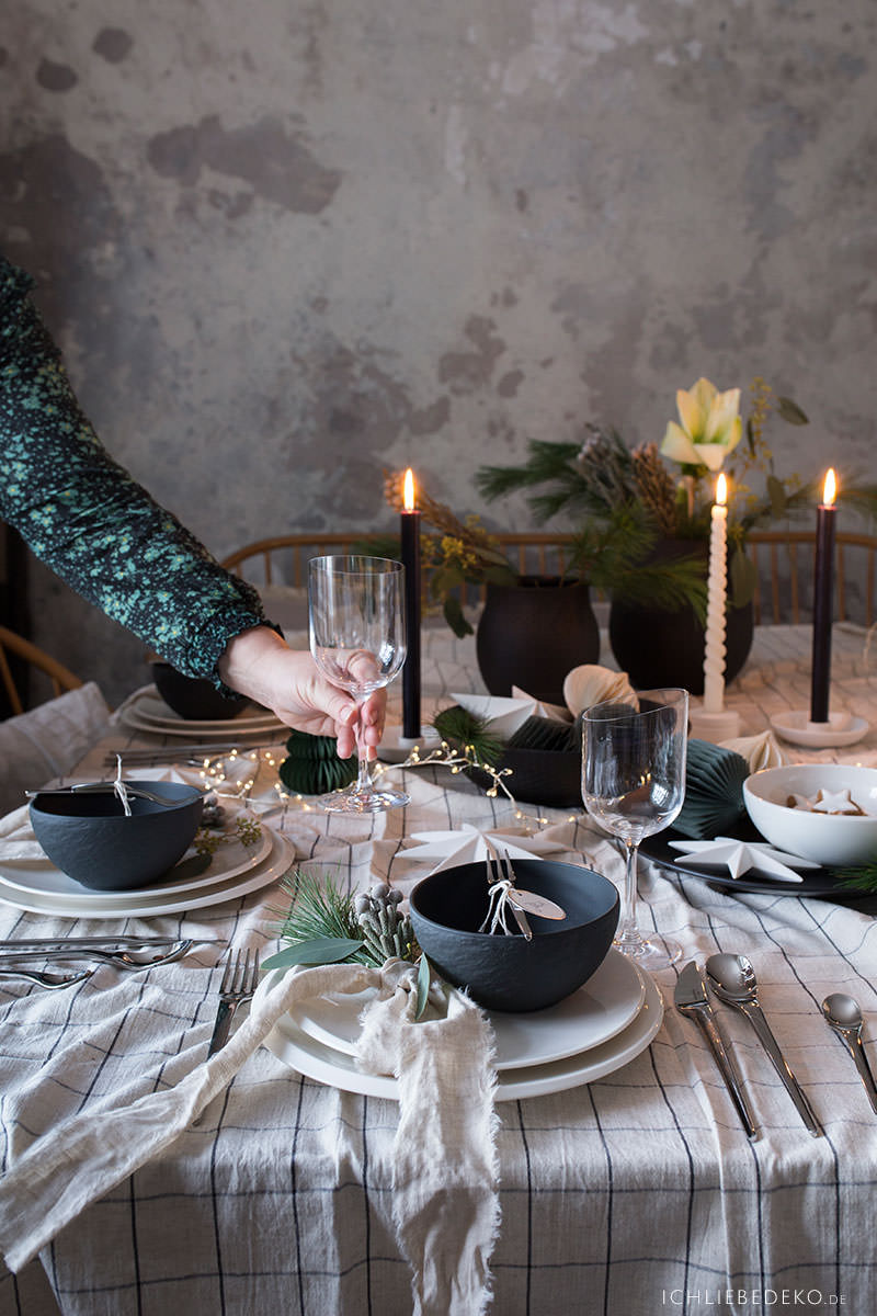 tisch-edel-eindecken-zu-weihnachten