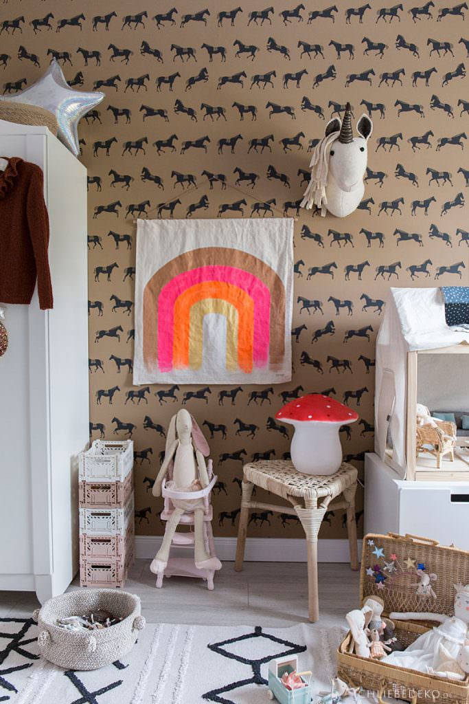 Trendy Regenbogen Wallhanging fürs Kinderzimmer