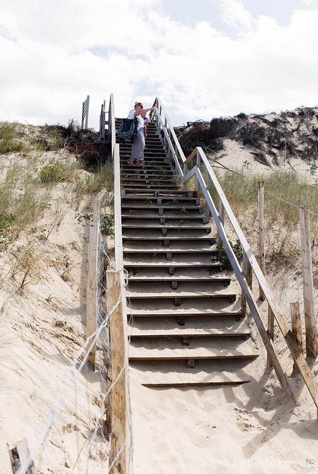 treppe-zum-strand-mit-baby-jogger-city-tour-lux