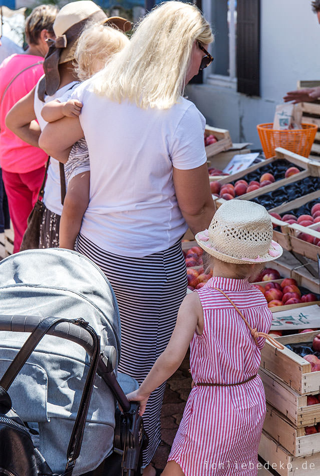 wochenmarkt-in-barbotan-en-terme-frankreich